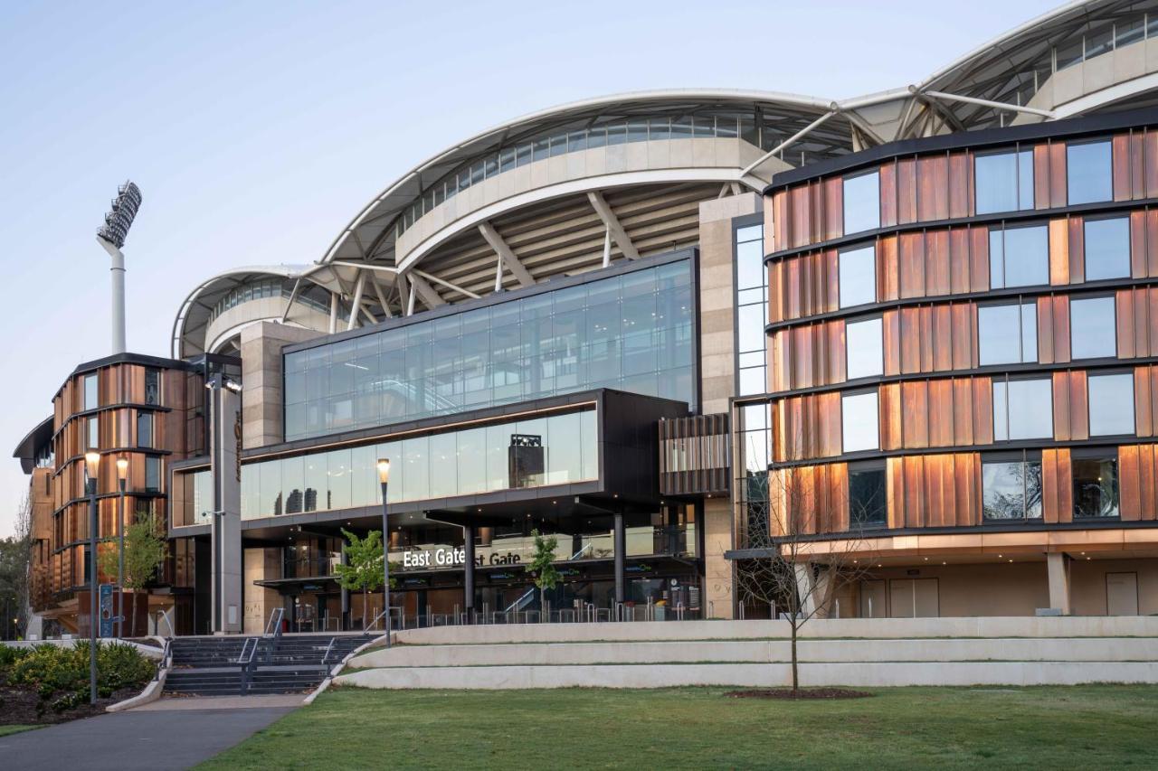 Oval Hotel At Adelaide Oval Exteriér fotografie The Melbourne Cricket Club's new headquarters at the Melbourne Cricket Ground