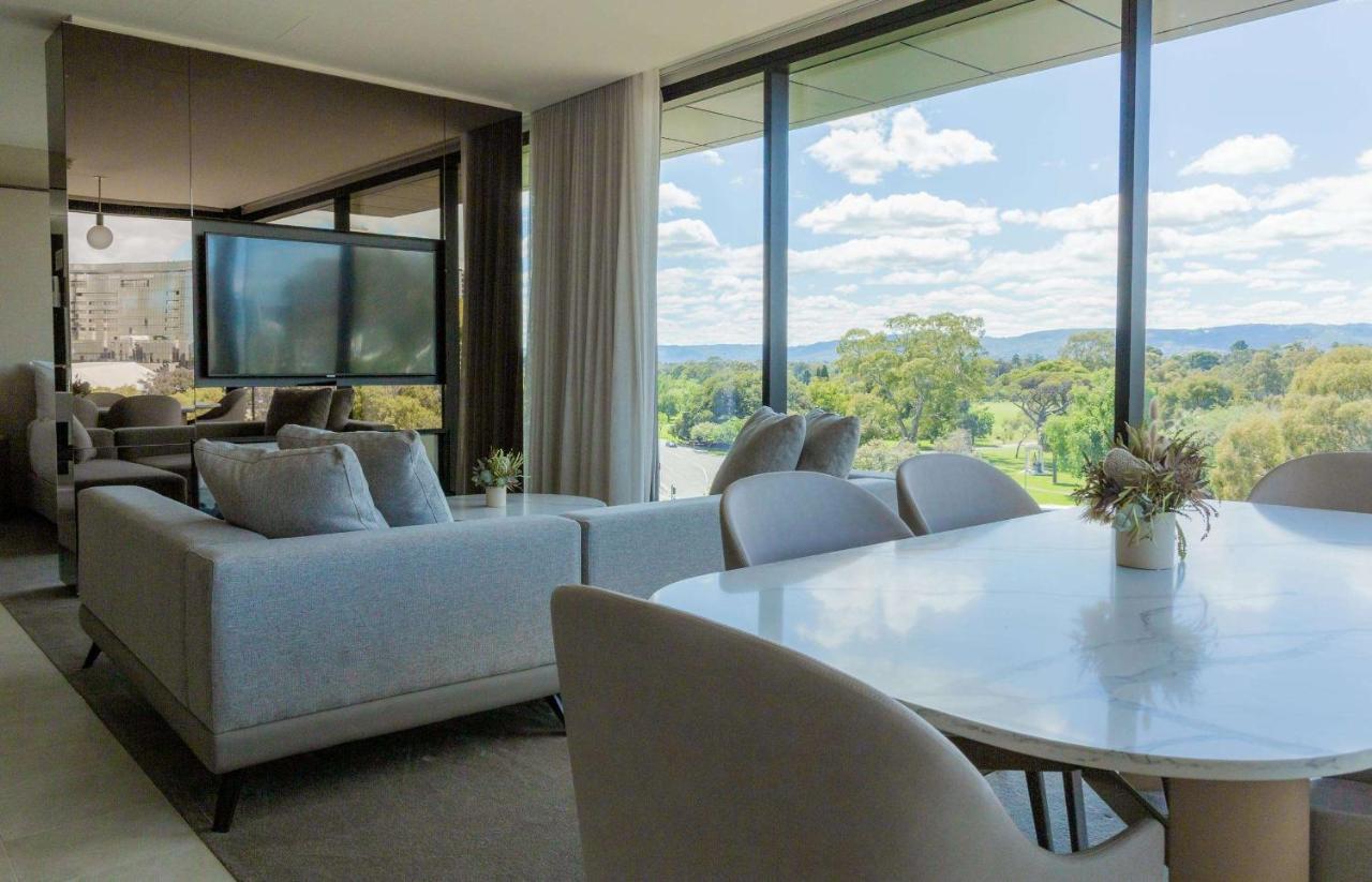 Oval Hotel At Adelaide Oval Exteriér fotografie The interior of a typical apartment at the One Riverfront development