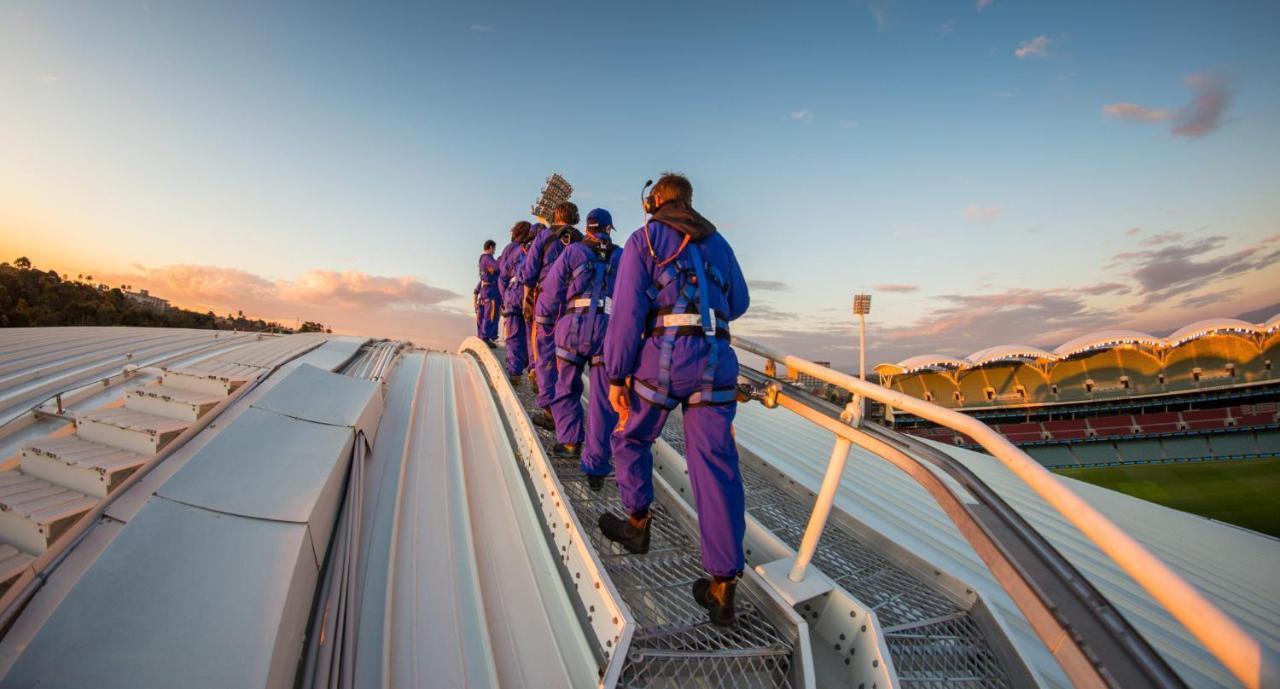 Oval Hotel At Adelaide Oval Exteriér fotografie The roof of the stadium