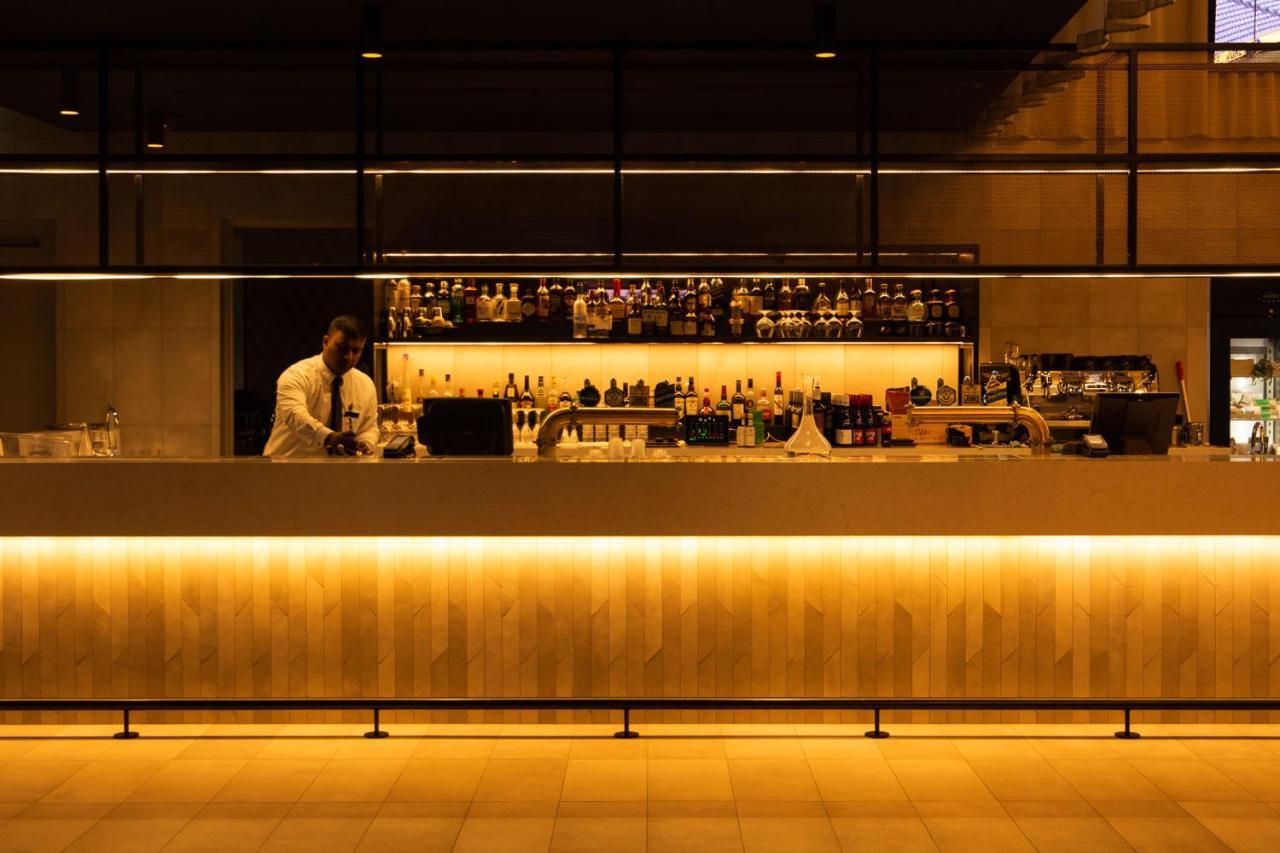 Oval Hotel At Adelaide Oval Exteriér fotografie The bar at the National Theatre, London