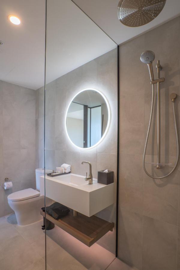 Oval Hotel At Adelaide Oval Exteriér fotografie Bathroom mirror with LED lighting