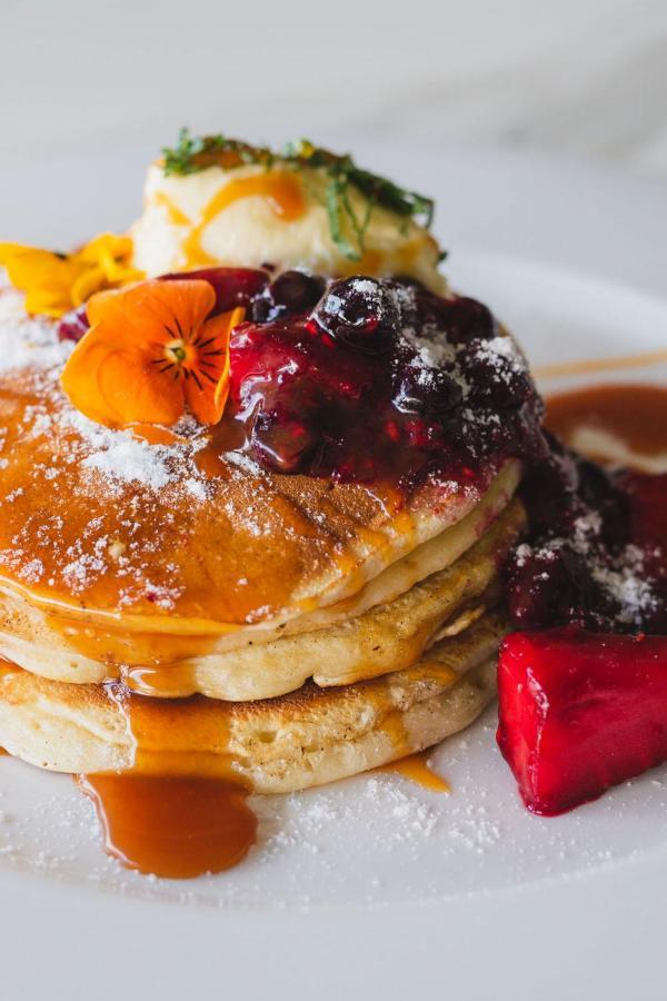 Oval Hotel At Adelaide Oval Exteriér fotografie Pancakes with fruit